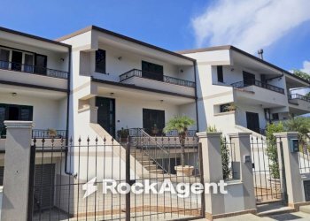 Facciata - Villa a Schiera contrada Cardusa, Gioiosa Ionica - foto 1