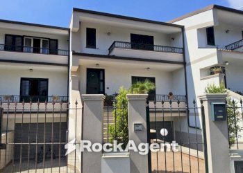 Facciata - Villa a Schiera contrada Cardusa, Gioiosa Ionica - foto 2