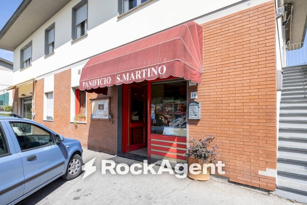 Facciata - Shop via per Camaiore, Lucca - photo 1