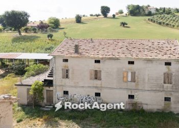 Facciata - Rustic Frazione Magnadorsa, Arcevia - photo 13