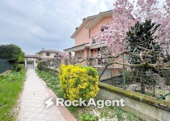 Giardino - Villa via Gabriele d'Annunzio, 7, Salerano sul Lambro - foto 37