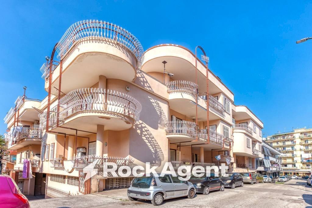 Facciata - Four-room apartment via Pino Amato, 16, Casoria - photo 3