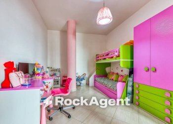 Camera da letto - Four-room apartment via Pino Amato, 16, Casoria - photo 13