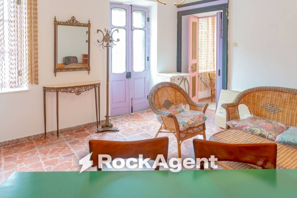 Salone - Appartamento via Collina Forni, 38, Montaldo Scarampi - foto 2