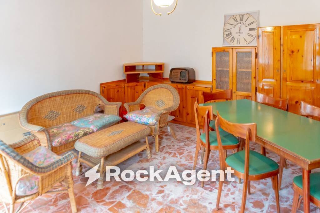Salone - Appartamento via Collina Forni, 38, Montaldo Scarampi - foto 3