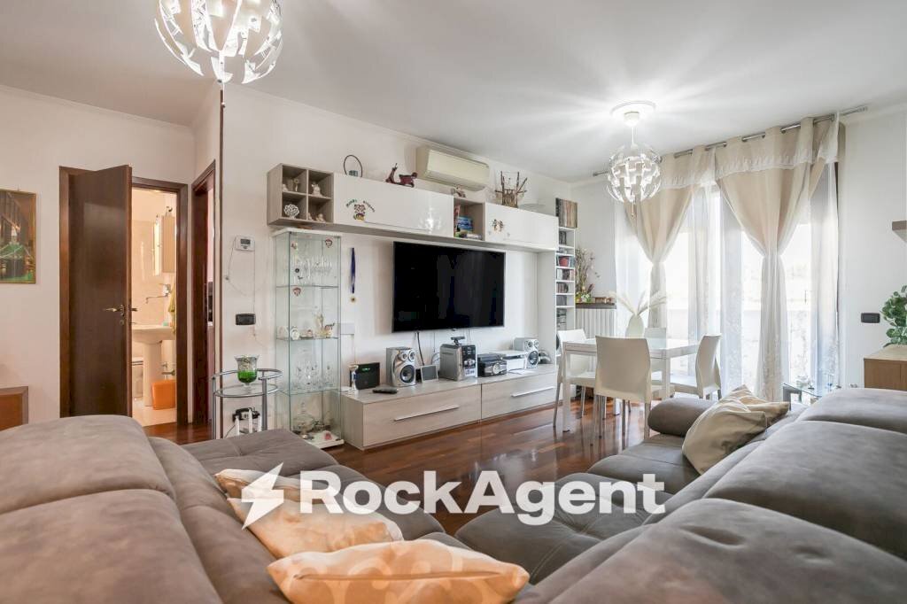 Salone - Appartamento viale G. Marconi, 12 B, Dalmine - foto 2