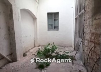 Cortile interno - Shop via Cesare Battisti, 12, Carmiano - photo 16