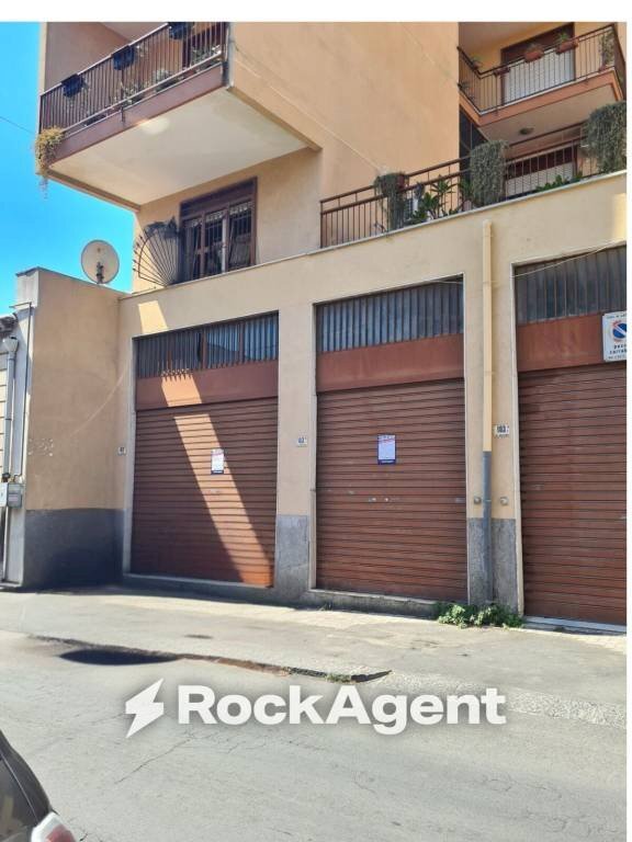 Ingresso - Magazzino via Regina Bianca, 103, Catania - foto 2