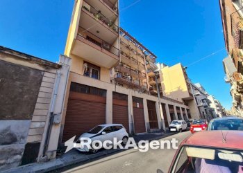 Facciata - Magazzino via Regina Bianca, 103, Catania - foto 5