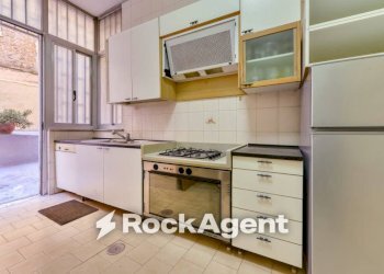 Cucina - Four-room apartment via Torquato Tasso, Napoli (neighborhood Vomero) - photo 10