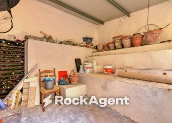 Cantina - Four-room apartment via Torquato Tasso, Napoli (neighborhood Vomero) - photo 12