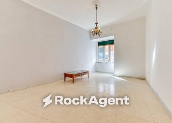 Camera da letto - Four-room apartment via Torquato Tasso, Napoli (neighborhood Vomero) - photo 16