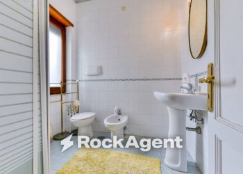 Bagno - Appartamento via Tito Livio, 9, Napoli (zona Posillipo) - foto 11