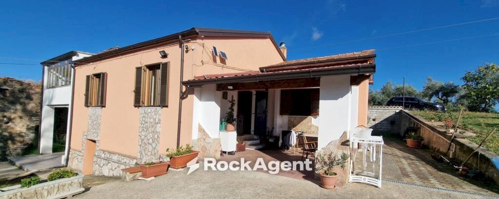 Facciata - Villa via Palmente, 42, Rogliano - foto 3