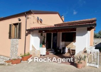Facciata - Villa via Palmente, 42, Rogliano - foto 3