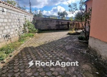 Cortile interno - Villa via Palmente, 42, Rogliano - foto 31