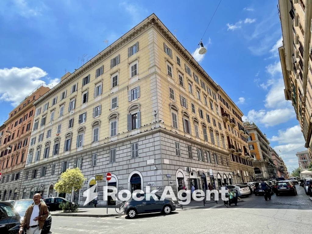 Facciata - Bilocale via Principe Amedeo, 307, Roma - foto 3