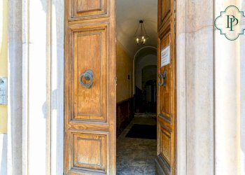 Interno palazzo - Appartamento via della Fontanella di Borghese, Roma (zona Centro Storico) - foto 2