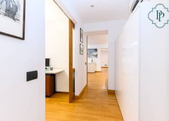 Corridoio - Appartamento via della Fontanella di Borghese, Roma (zona Centro Storico) - foto 9