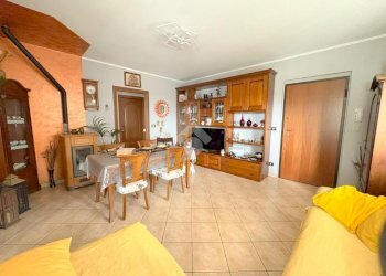 Four-room apartment Via Giuseppe Verdi, San Francesco al Campo - photo 8