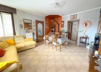 Four-room apartment Via Giuseppe Verdi, San Francesco al Campo - photo 10