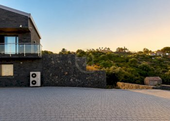 02 - Prospetto esterno e terrazzo antistante - Villa Via Ignazio Biscari 43, Aci Castello - photo 2