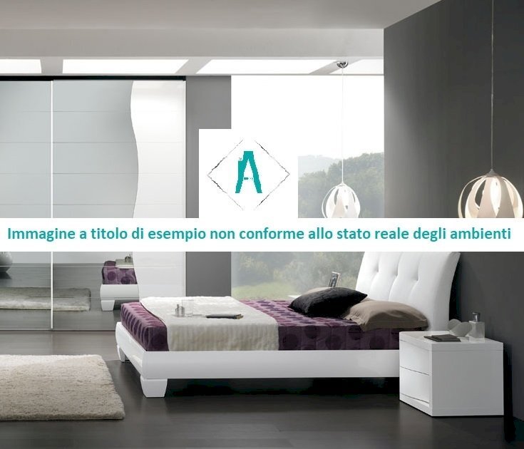 camera da letto con logo e scritta - Copia - Appartamento all'asta Via Pisanello 27/B, Ameglia - foto 2