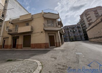 Foto esterna 2 - Stable - Palace Via Masdea 2, Taranto - photo 1