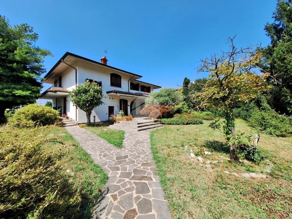 Villa Via Thomas Alva Edison, Bernate Ticino - photo 1