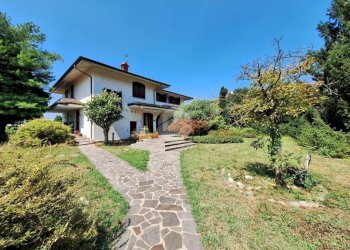 Villa Via Thomas Alva Edison, Bernate Ticino - photo 1