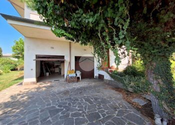 Villa Via Thomas Alva Edison, Bernate Ticino - photo 22