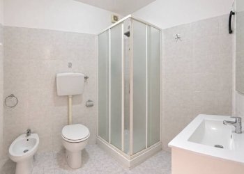 Bagno - Appartamento via Fabio Gori, Roma (zona Lido di Ostia) - foto 22