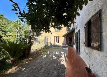 Casa semi indipendente Via S. Bartolomeo del Bosco, Savona - foto 2
