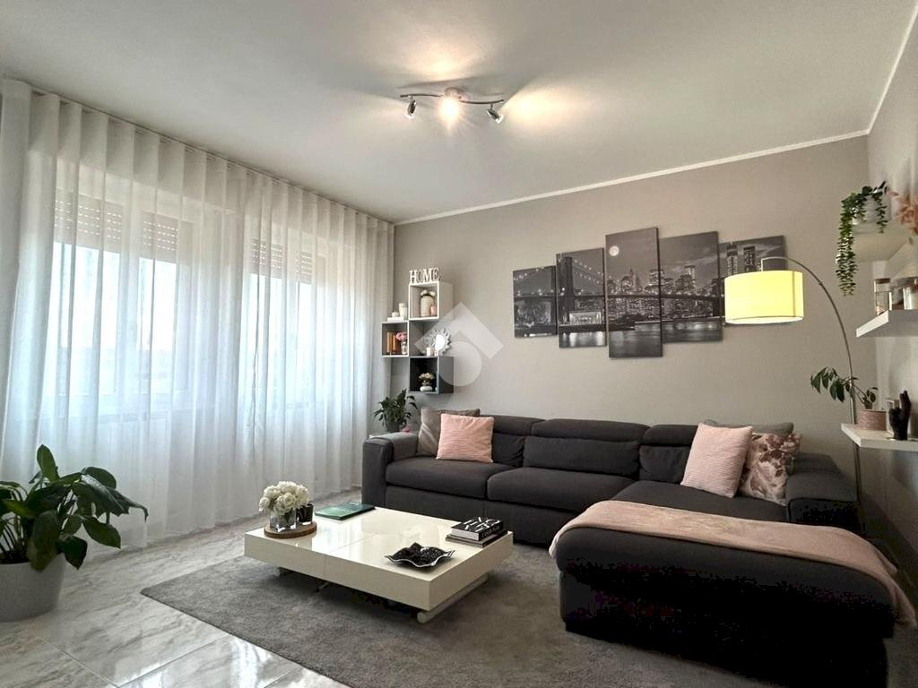 Three-room apartment Via Torquato Tasso, Solaro - photo 1