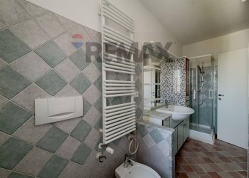 Bagno - Appartamento Piazza Giuseppe Mazzini
 
26, Lanciano - foto 32