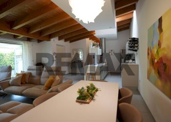 Sala da pranzo - Semi-detached house Contrada Costa di Chieti
 
15, Lanciano - photo 1