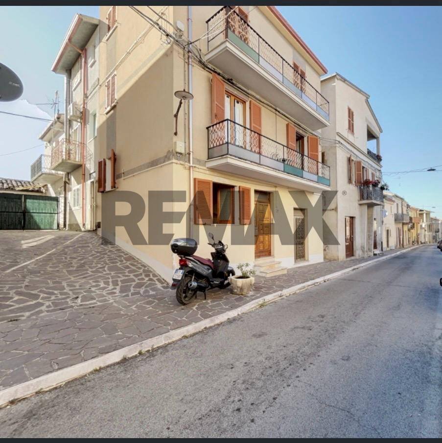 Edificio all\'aperto - Casa semi indipendente Corso Adriatico
39, Villalfonsina - foto 2