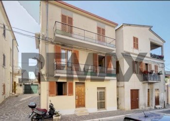 Edificio all\'aperto - Casa semi indipendente Corso Adriatico
 
39, Villalfonsina - foto 1