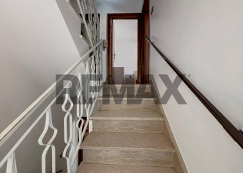 Scale - Casa semi indipendente Corso Adriatico
 
39, Villalfonsina - foto 16
