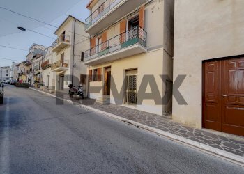 Edificio all\'aperto - Casa semi indipendente Corso Adriatico
 
39, Villalfonsina - foto 39