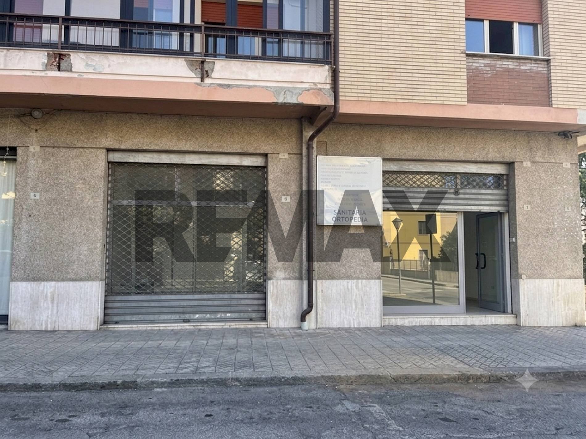 Edificio all\'aperto - Locale Commerciale Via Fabio Filzi
 
4-6, Lanciano - foto 1