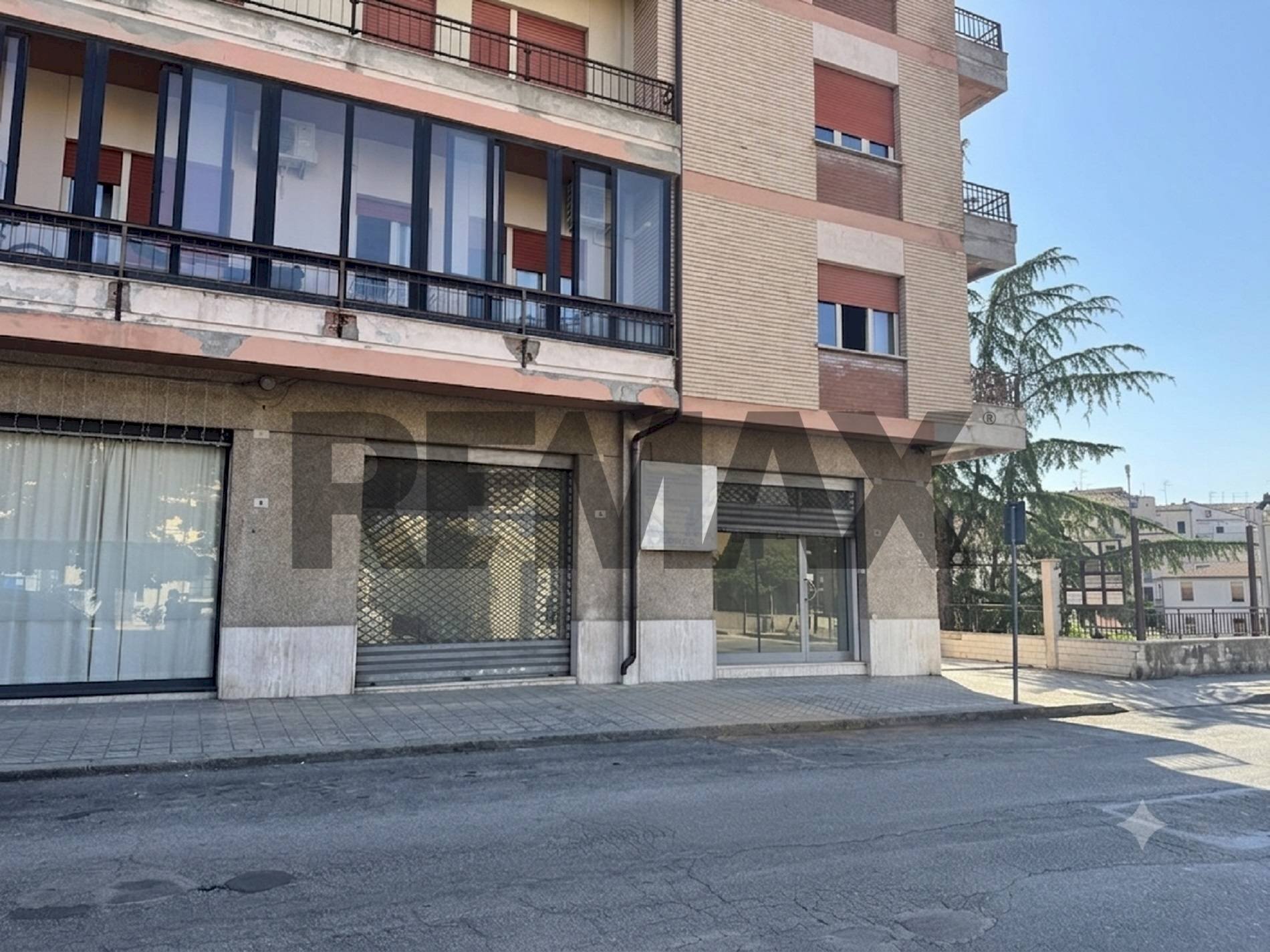 Edificio all\'aperto - Locale Commerciale Via Fabio Filzi
4-6, Lanciano - foto 2