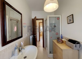 Bagno - Apartment Via Teofilo Patini
 
50, Castel Frentano - photo 26
