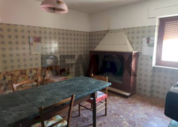Sala da pranzo - Semi-detached house C.da Piano Croce
 
32, Pollutri - photo 16