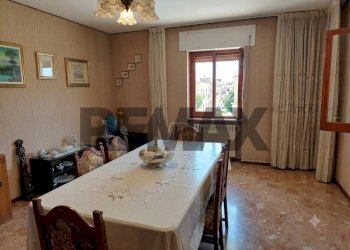 Sala da pranzo - Semi-detached house C.da Piano Croce
 
32, Pollutri - photo 24