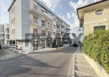 Edificio all\'aperto - Commercial Premises Via Lungomare
12, Fossacesia - photo 8
