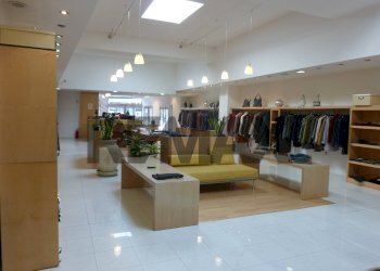 Cabina armadio - Locale Commerciale Viale Monastir
44, Cagliari - foto 1