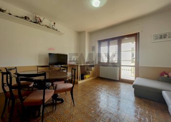 Sala da pranzo - Quadrilocale Via Adamo Giangiulio
 
4, Lanciano - foto 10