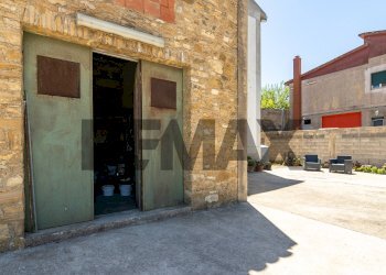 Edificio all\'aperto - Villa Via Rosario Pitrelli
 
48, Caltagirone - foto 17