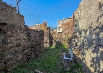 Edificio all\'aperto - Independent house Via Pantano
 
48, Piedimonte Etneo - photo 25